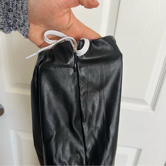 Suzanne Betro | Black Slit-Ankle Faux Leather Pants - Picture 6 of 7